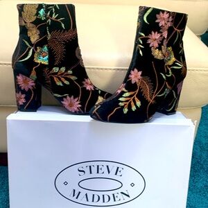STEVE MADDEN Floral Ankle Boots Size 10M